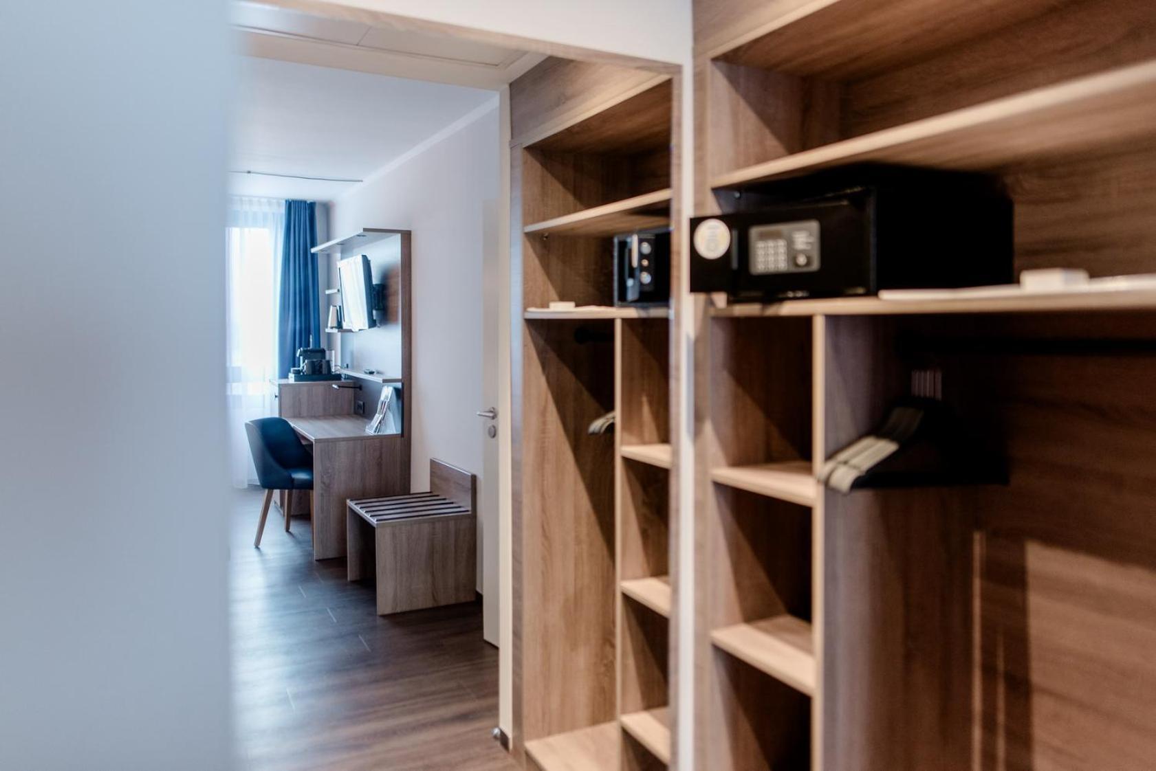 Atlanta Hotel Leipzig โกรสเพิสนา ภายนอก รูปภาพ
